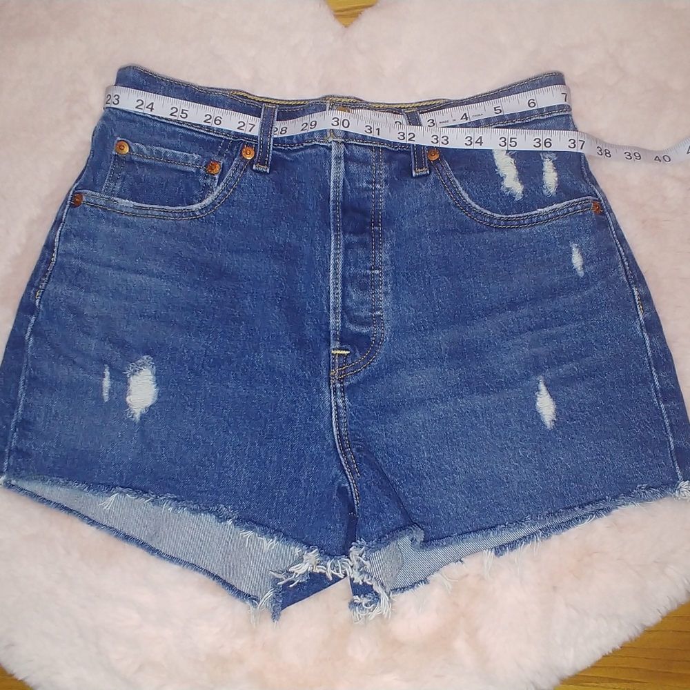 Levi's Ribcage Shorts - Picture 9 of 11